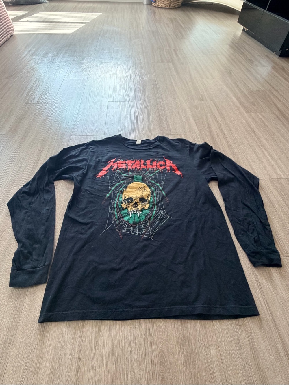 Metallica Black Long-Sleeve Graphic Tee with Skull Motif